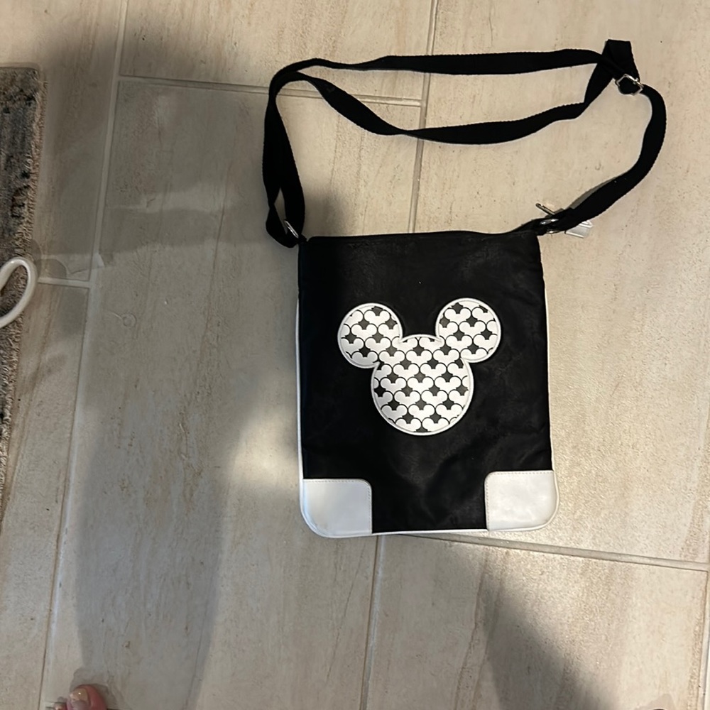 Disney’s Crossbody bag featuring Mickey Mouse 9” x 11”